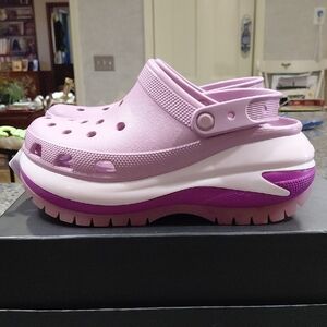 "CROCS" NWT, Unisex, Mega Crush Clog in Mauve.Mens Sz.7, Womens Sz.9. Never Worn